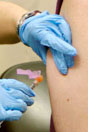 Pinch the outside area of the skin that was cleaned with alcohol with you index finger and thumb. Pinch the outside area of the skin that was cleaned with alcohol with you index finger and thumb.